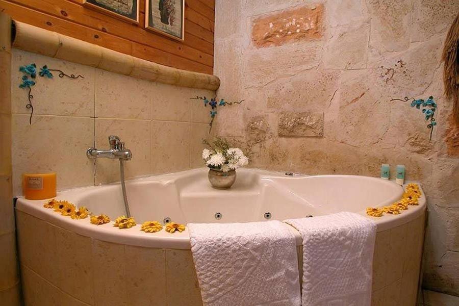 ביקתפוז וקלמנטינה- מתחם בקתות וסוויטות עם ג'קוזי פרטי ובריכה משותפת Hotell Liman Exteriör bild