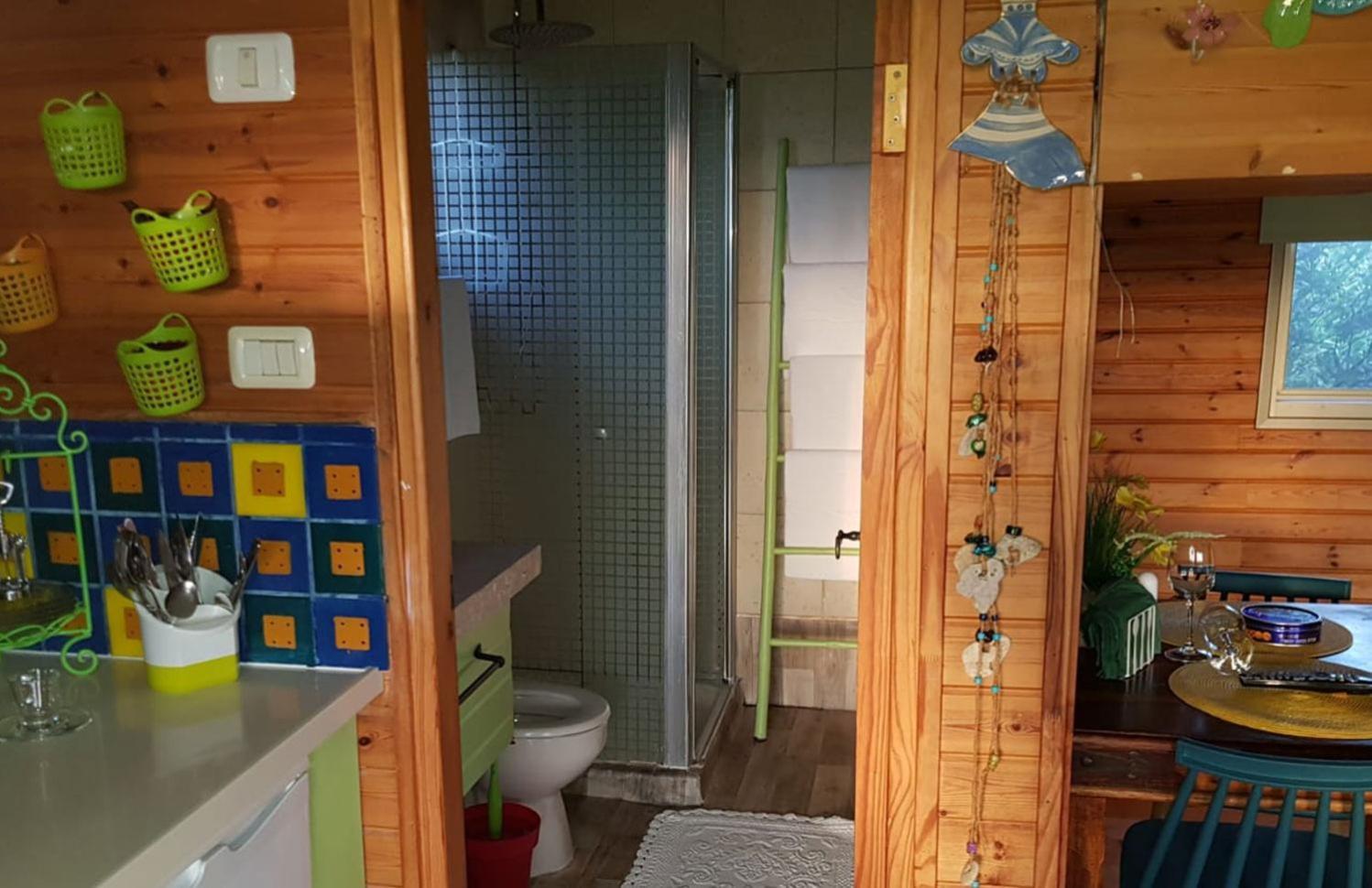 ביקתפוז וקלמנטינה- מתחם בקתות וסוויטות עם ג'קוזי פרטי ובריכה משותפת Hotell Liman Rum bild